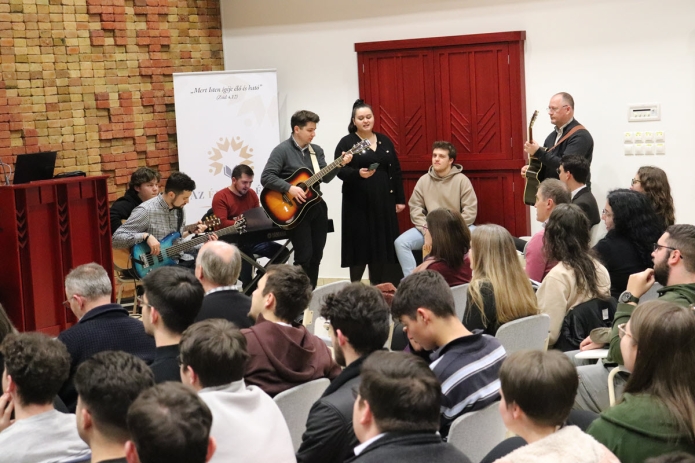 A TH-Band zenés szolgálata