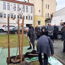 Horváth Levente és Fazakas Sándor is részt vesznek a Karl Barth emlékére állított fa elültetésében