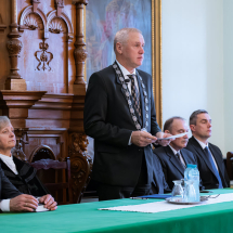 Kovács Sándor rektor évnyító beszédet mond